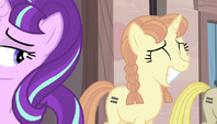 Yellow mare's mane is fixed S5E1