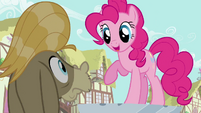 Pinkie Pie replaces statue S2E18