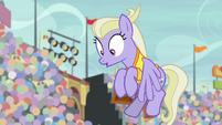 Sweet Buzz sees buckball flying at her S9E6