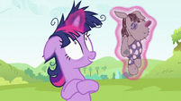 "Well her mane isn´t as glorious as mine, but it is great anyways!"