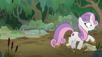 Sweetie Belle racing through the mud S9E22