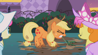 Applejack pulling a weed S02E09