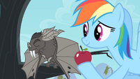 Bat rejects the apple S4E07