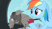Bat rejects the apple S4E07