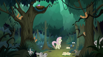Fake Fluttershy surrounded by animals S8E13