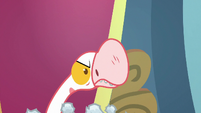 Goose behind crown sees Fluttershy and Spike S9E4