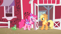 Pinkie inviting Applejack.