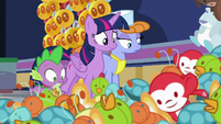 Twilight, Spike, and salespony look at the mess S7E3