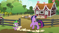 Twilight and Spike look at the pigs S6E10