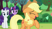 Applejack laughs and snorts S5E24