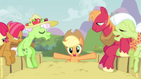 A perfect cute shot of Applejack.