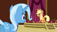 Applejack sees Trixie S3E05