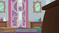 Cozy Glow entering Neighsay's office S8E26