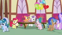 Cutie Mark Crusaders giving out camp flyers S7E21
