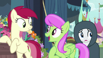 Merry May cuts in front of Rarity S7E19