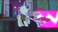 Pinkie Pie throwing pie S4E6