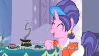 Rarity's mother laughing S2E5