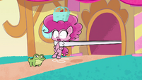 Rarity grabs Pinkie from inside Sugarcube Corner PLS1E5a