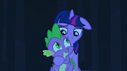 S03E02 Twilight przytula Spike'a