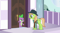 Spike helping Appleloosa delegate S5E10