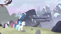 Starlight flees toward the mountain S5E2