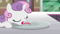 Sweetie Belle picks up Filly Clown Surprise with her tongue S7E6