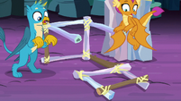 Treehouse wall frame falls over S9E3