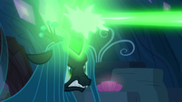 Chrysalis blasts fake Twilight with magic S8E13