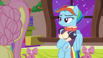 Snowdash looking at Flutterholly bored S06E08