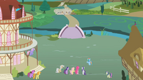 The stampede nears Ponyville S1E04