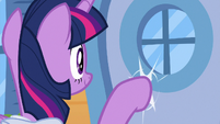 Twilight knocking on someone's door S9E5