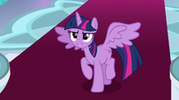 Twilight looking at Sibling Supreme crown S9E4