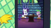 Rarity and Spike playing Ogres & Oubliettes S9E19