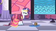 Rarity irritada com o Príncipe Blueblood T1E26