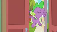 Spike carrying mail bag through the door S9E5