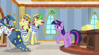 Star Swirl leaves in disappointment S8E16