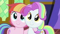 Toola Roola and Coconut look at Mane Six S7E14