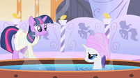 Twilight joins Rarity in the spa S1E20