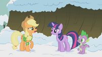 Applejack doubting Twilight S1E11