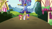 Crusaders walk away from Twilight's castle S6E19