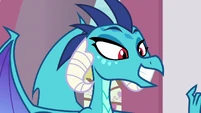Ember wiggles her eyebrows at Derpy S7E15.png (822 KB)