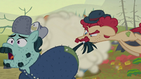 Hooffield stallion chomping McColt stallion's tail S5E23