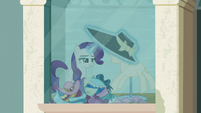 Rarity puts another hat on the mannequin S6E9