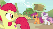 Sweetie Belle and Scootaloo arrive at the farm S7E8