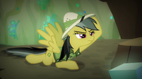 Daring Do lifting up her pith helmet S6E13