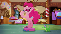 Pinkie singing loudly in Sugarcube Corner MLPRR