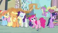 Rarity & Spike sweet smelling food S3E4