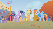 S01E13 Twilight, Applejack i Rainbow Dash na mecie