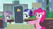 S06E03 Rarity lewituje menu.png