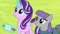 Starlight Glimmer and Maud Pie fly kites S7E4